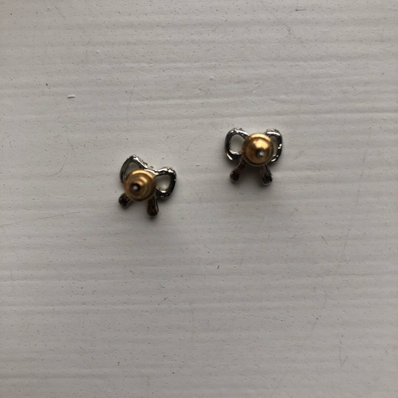 Chic vintage tiny silver bow stud earrings - Picture 3 of 5
